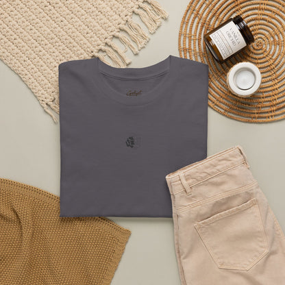 Minimalist Palm Tree T-Shirt – Small Chest Graphic Beach-Inspired Tee for Everyday Style