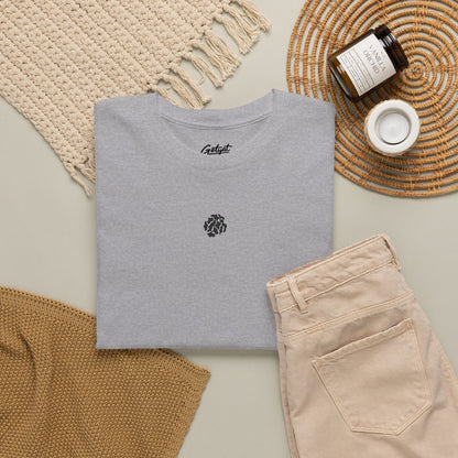 Minimalist Palm Tree T-Shirt – Small Chest Graphic Beach-Inspired Tee for Everyday Style