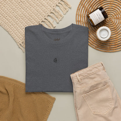 Minimalist Palm Tree T-Shirt – Small Chest Graphic Beach-Inspired Tee for Everyday Style