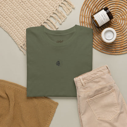 Minimalist Palm Tree T-Shirt – Small Chest Graphic Beach-Inspired Tee for Everyday Style